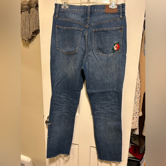 Madewell blue/red floral embroidered jeans with a flattering fit and a high rise - Picture 2 of 3